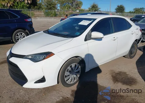2018 Toyota Corolla Le z USA, uszkodzony, nr VIN 2T1BURHE0JC097743